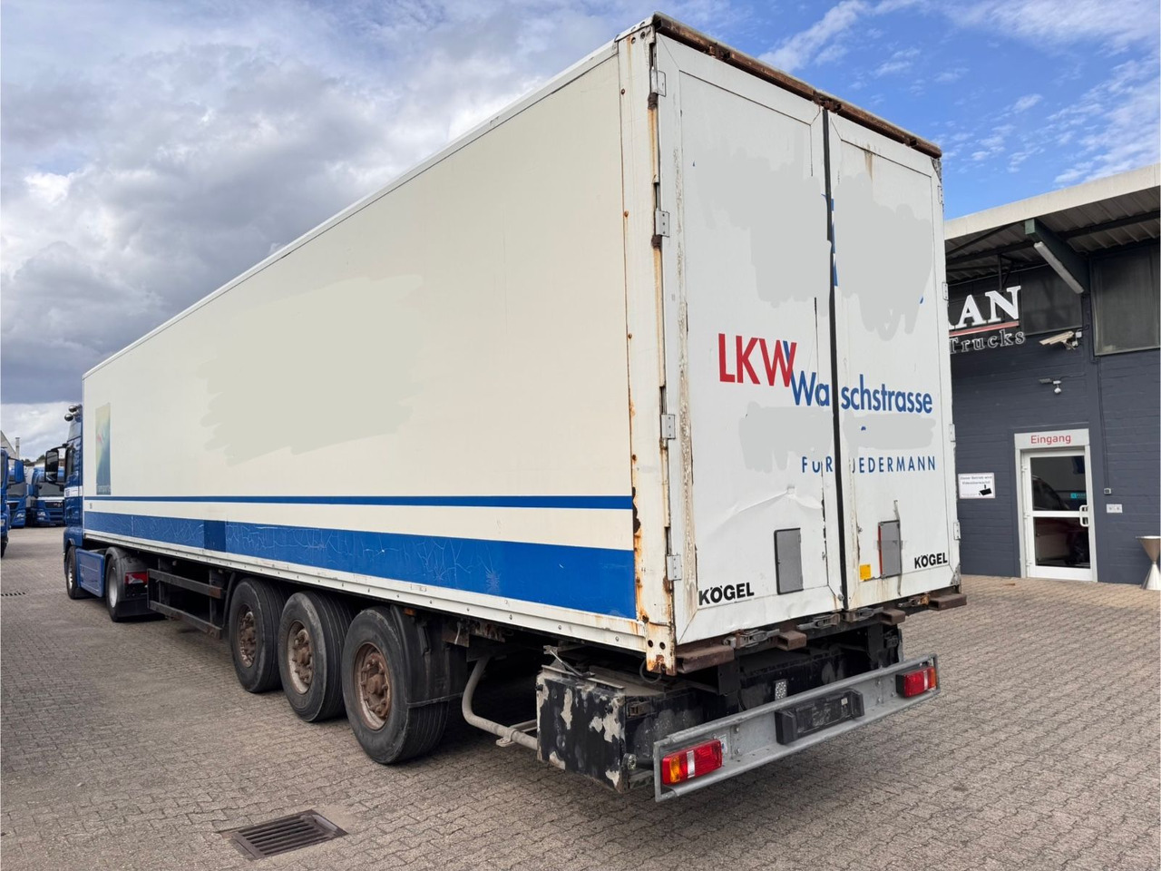 Kögel SPKH 24 Koffer 3-Achser - Puspiekabe slēgtā virsbūve: foto 5 Kögel SPKH 24 Koffer 3-Achser - Puspiekabe slēgtā virsbūve: foto 5