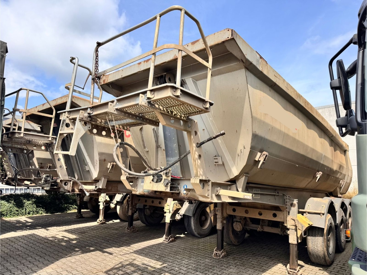 Menci SA700R Kipper Mulde 27m³ Lift Stahl 3 Stück - Puspiekabe pašizgāzējs: foto 1 Menci SA700R Kipper Mulde 27m³ Lift Stahl 3 Stück - Puspiekabe pašizgāzējs: foto 1