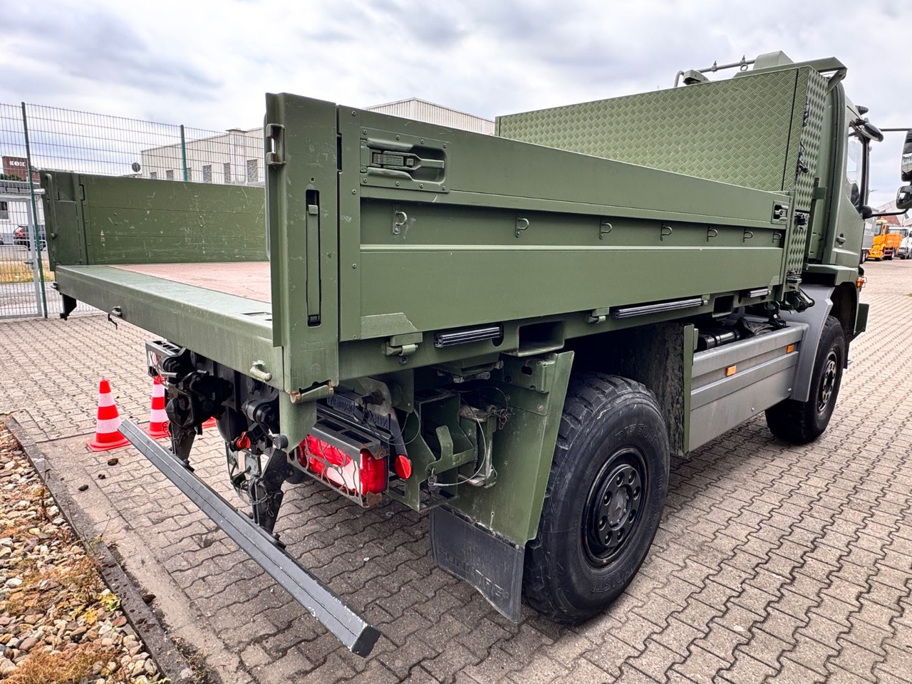 Mercedes-Benz 1018 Atego 4x4 Allrad Miltär Camper - Automašīna ar kravas platformu: foto 4 Mercedes-Benz 1018 Atego 4x4 Allrad Miltär Camper - Automašīna ar kravas platformu: foto 4