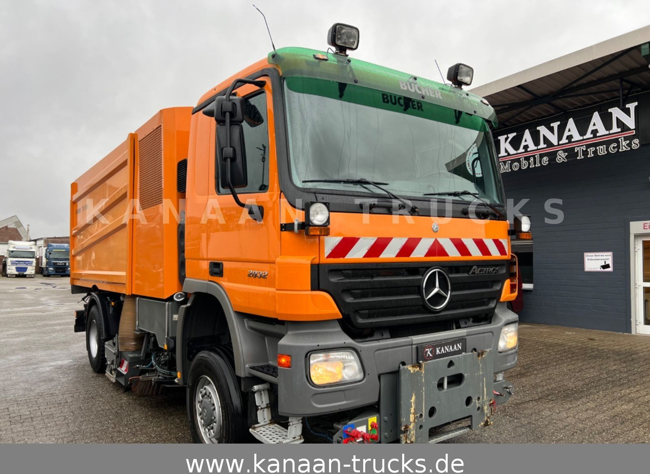 Mercedes-Benz 2032 Actros 4x4 Bucher STKF 9500 AIRPORT KLIMA - Ielu tīrīšanas mašīna: foto 1 Mercedes-Benz 2032 Actros 4x4 Bucher STKF 9500 AIRPORT KLIMA - Ielu tīrīšanas mašīna: foto 1