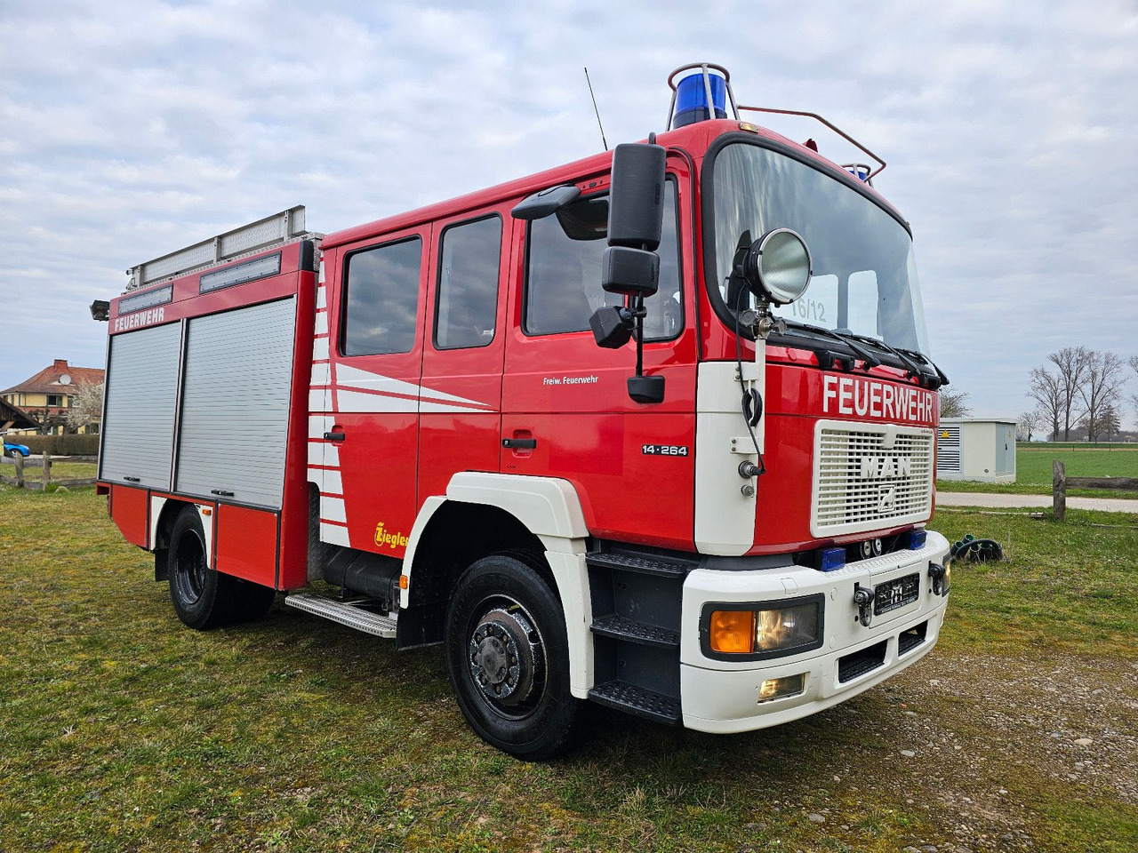 MAN Feuerwehr Löschfahrzeug 14.264 Autobomba - Kravas automašīna: foto 1 MAN Feuerwehr Löschfahrzeug 14.264 Autobomba - Kravas automašīna: foto 1