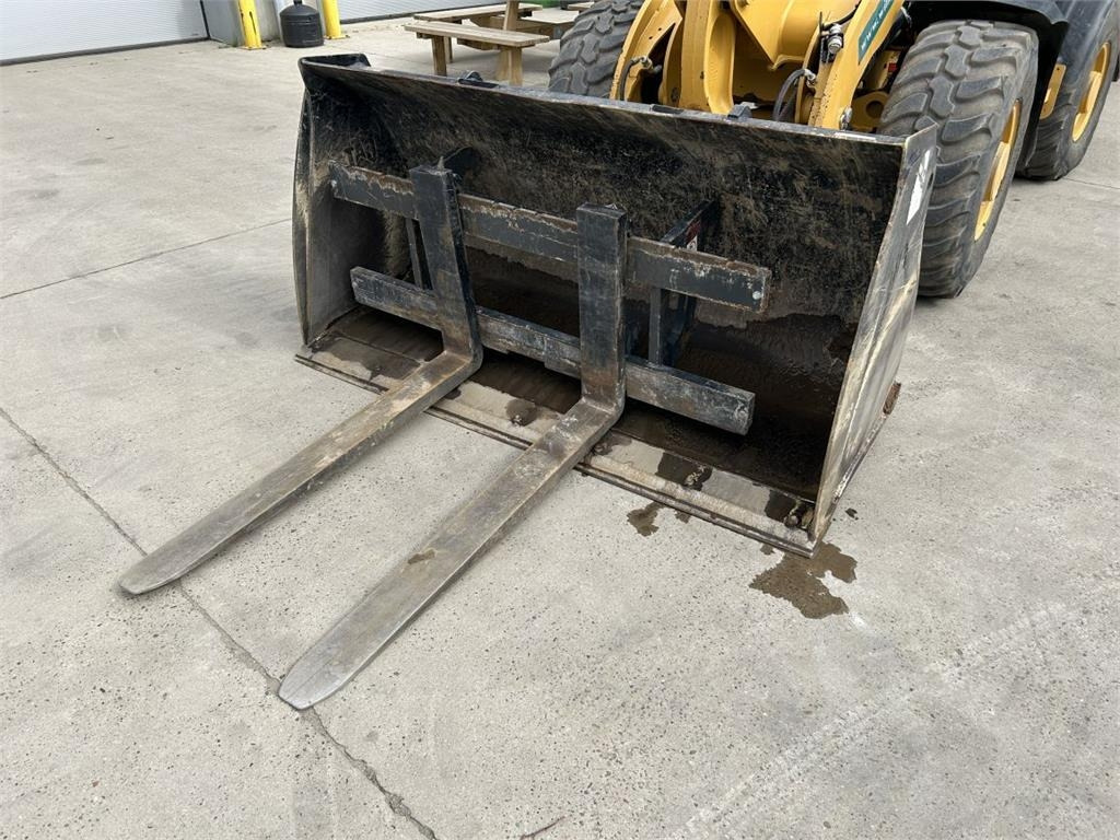 CAT 906M (8758) - Mini iekrāvējs: foto 5 CAT 906M (8758) - Mini iekrāvējs: foto 5