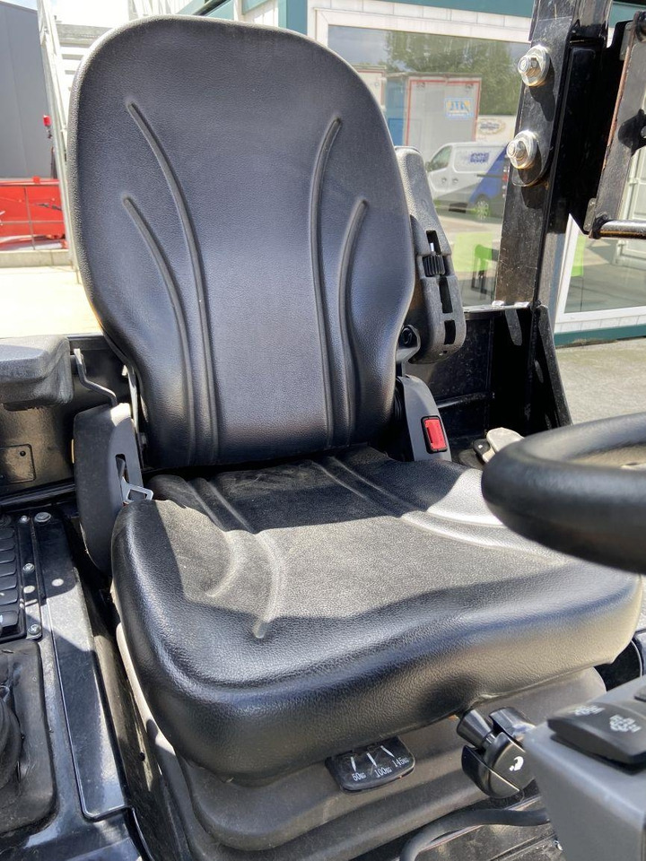 Mini iekrāvējs GiANT G2700 Xtra HD (6436): foto 14 Mini iekrāvējs GiANT G2700 Xtra HD (6436): foto 14