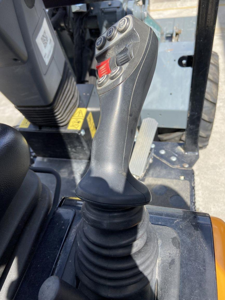 Mini iekrāvējs GiANT G2700 Xtra HD (6436): foto 12 Mini iekrāvējs GiANT G2700 Xtra HD (6436): foto 12