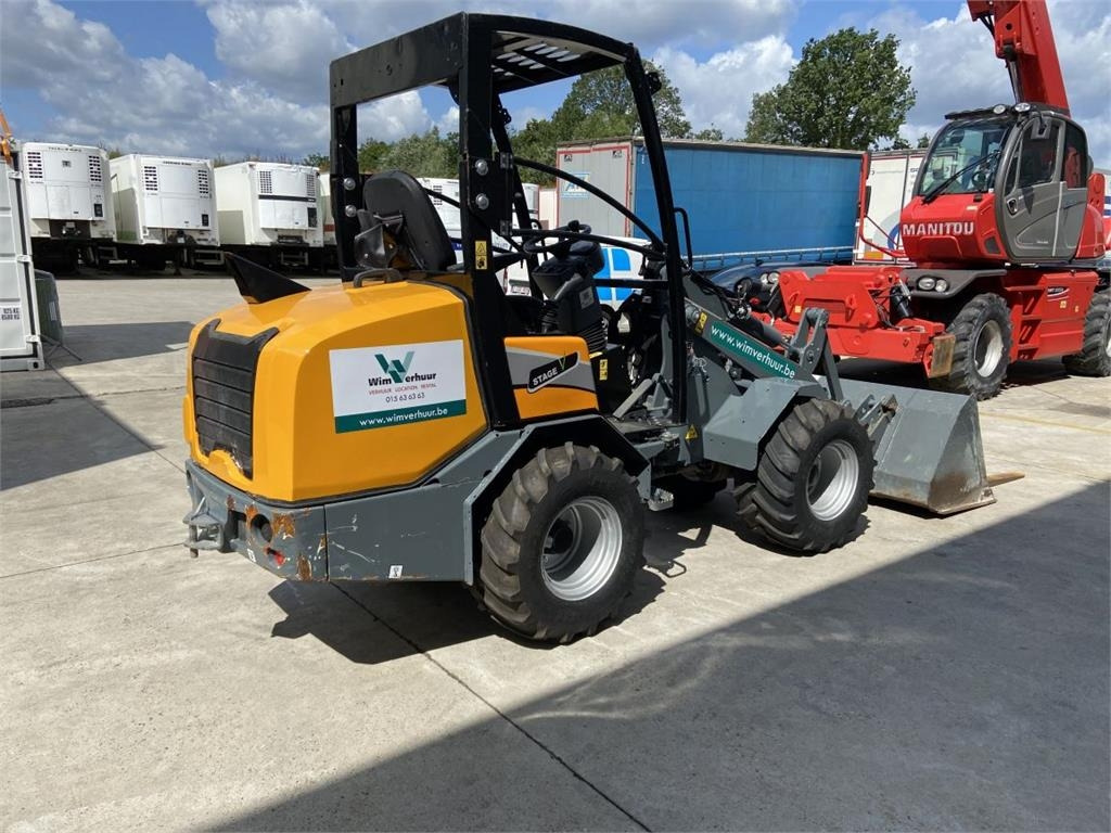 GiANT G2700 Xtra HD (6436) - Mini iekrāvējs: foto 4 GiANT G2700 Xtra HD (6436) - Mini iekrāvējs: foto 4