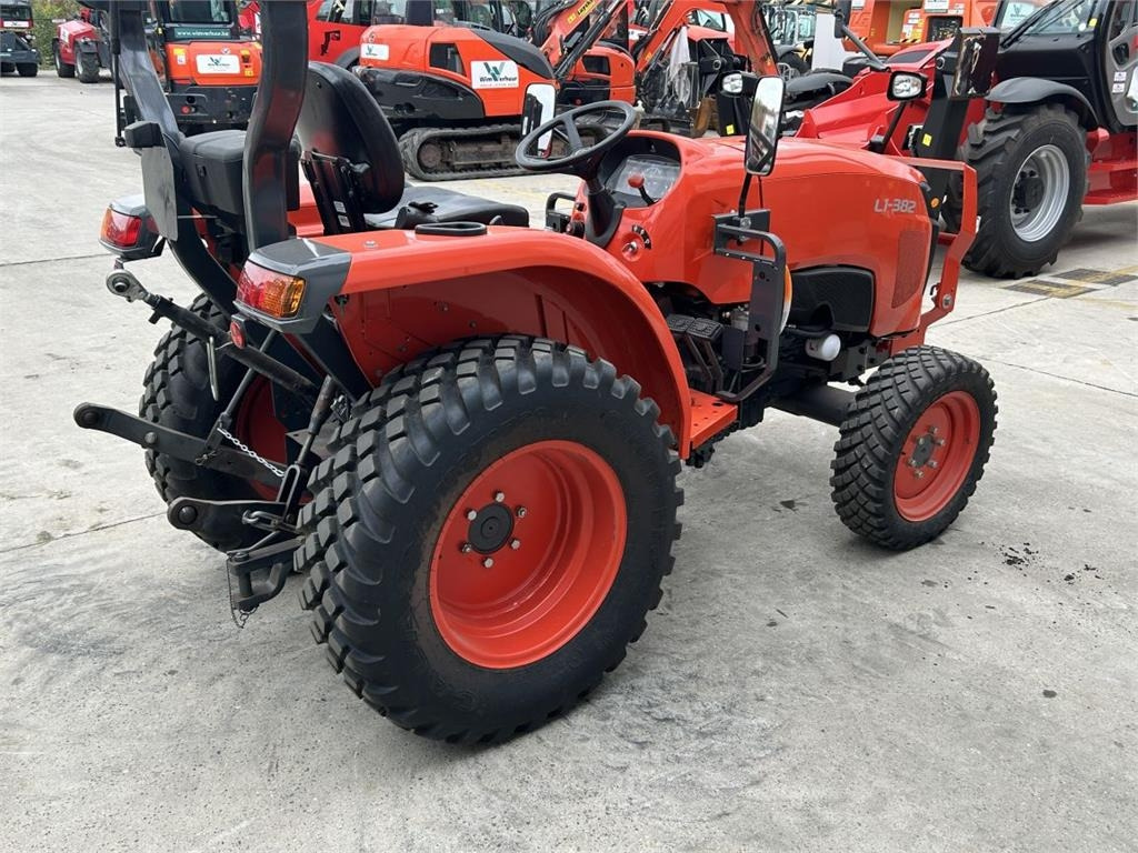 Kubota L1-382 (7325) - Komunālais traktors: foto 4 Kubota L1-382 (7325) - Komunālais traktors: foto 4