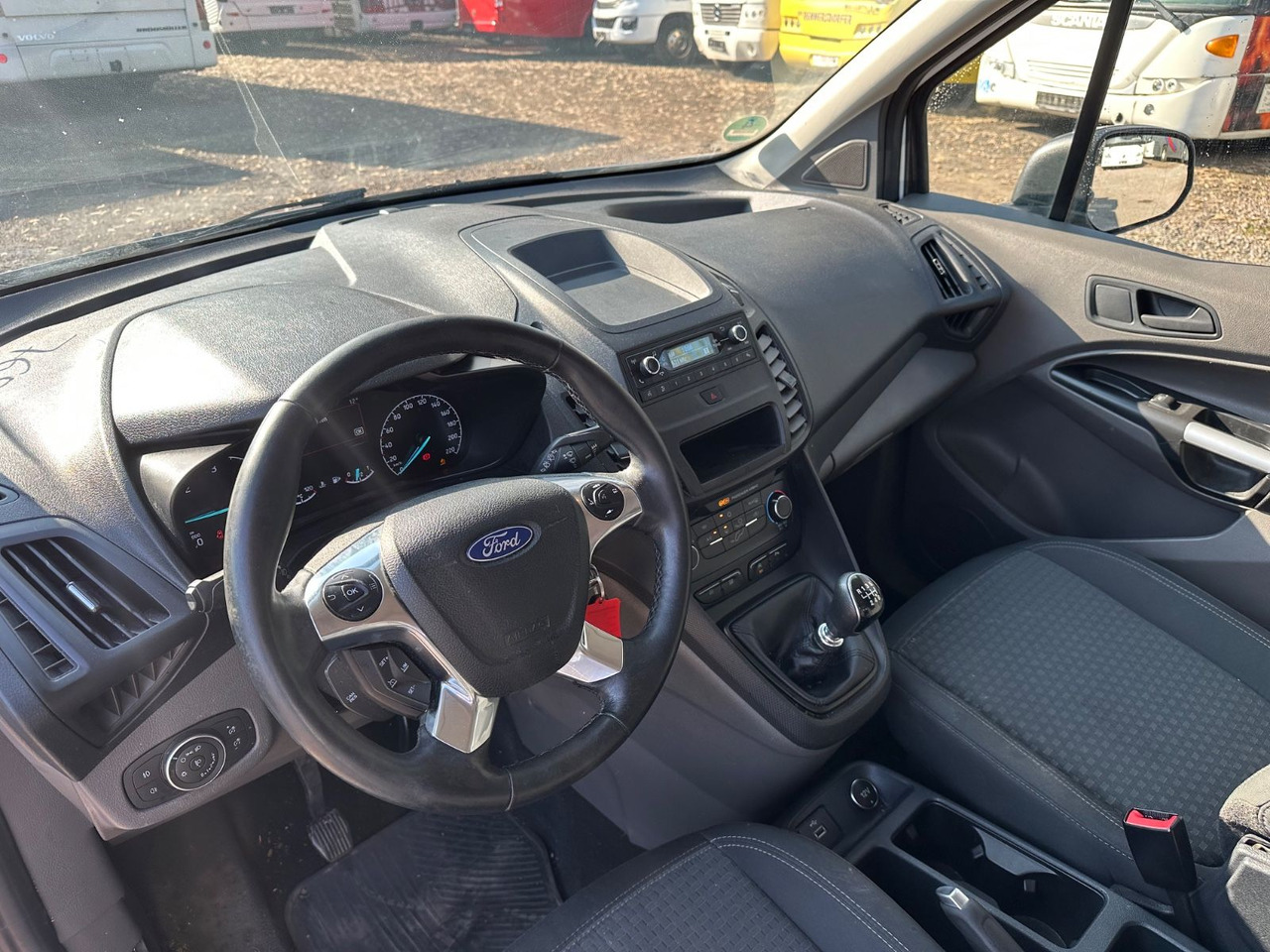 Ford Grand Tourneo 1.5 EcoBlue 74kW Auto Trend - Pasažieru furgons: foto 4 Ford Grand Tourneo 1.5 EcoBlue 74kW Auto Trend - Pasažieru furgons: foto 4