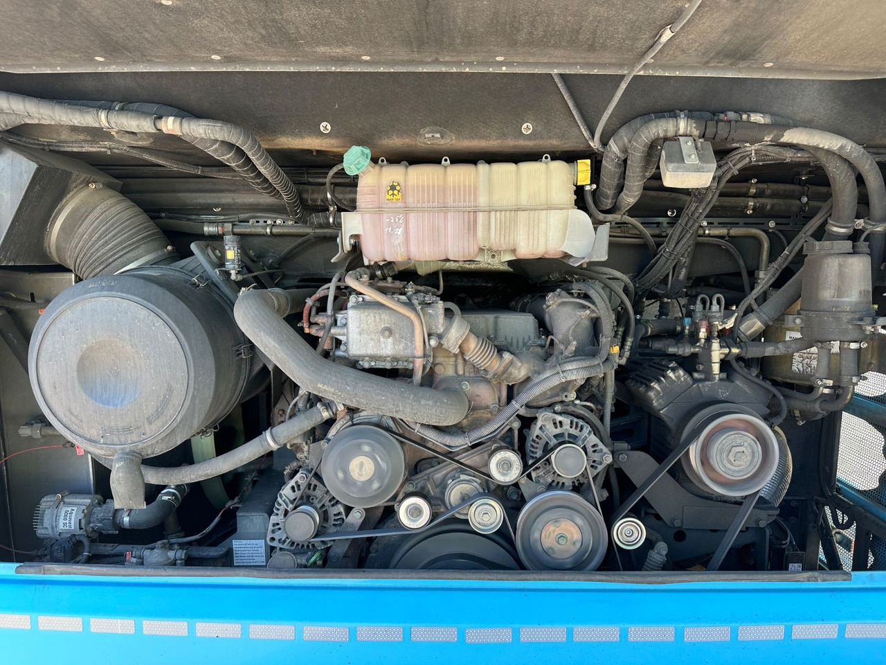 MAN R08 Lions Coach L (60 Sitze*Schalt) - Starppilsētu autobuss: foto 3 MAN R08 Lions Coach L (60 Sitze*Schalt) - Starppilsētu autobuss: foto 3