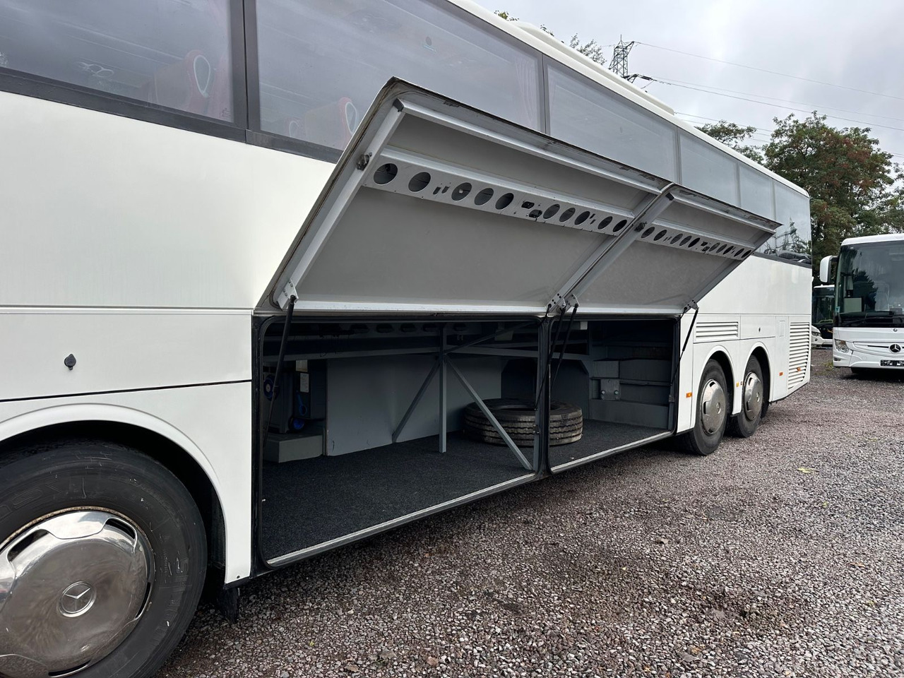 Mercedes-Benz Tourismo O350 16 RHD-M (56 Sitze*DE*TOP) - Starppilsētu autobuss: foto 4 Mercedes-Benz Tourismo O350 16 RHD-M (56 Sitze*DE*TOP) - Starppilsētu autobuss: foto 4