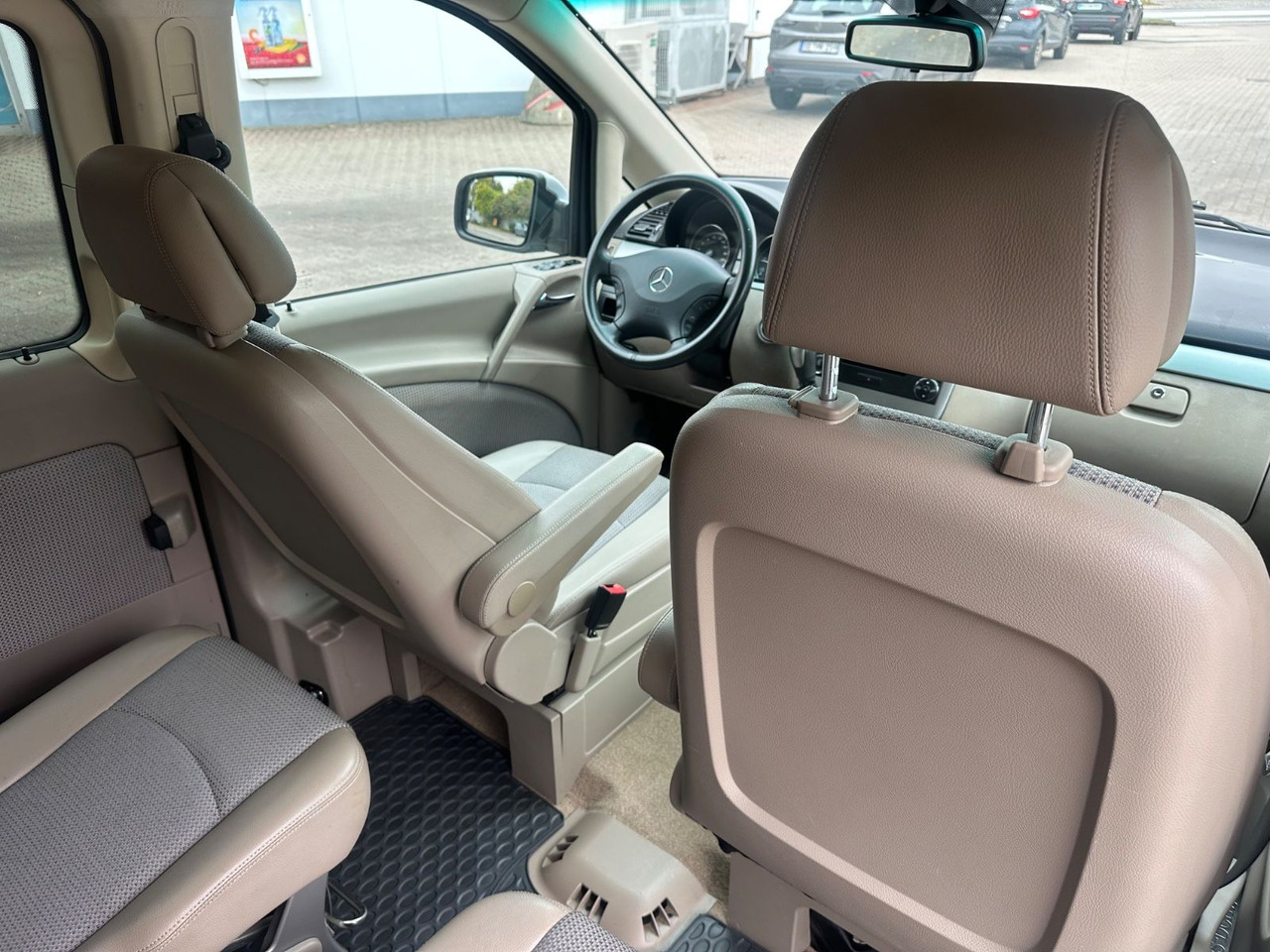 Mercedes-Benz Viano 2.2 CDI AMBIENTE extralang (Autom*133 tKm) - Pasažieru furgons: foto 3 Mercedes-Benz Viano 2.2 CDI AMBIENTE extralang (Autom*133 tKm) - Pasažieru furgons: foto 3