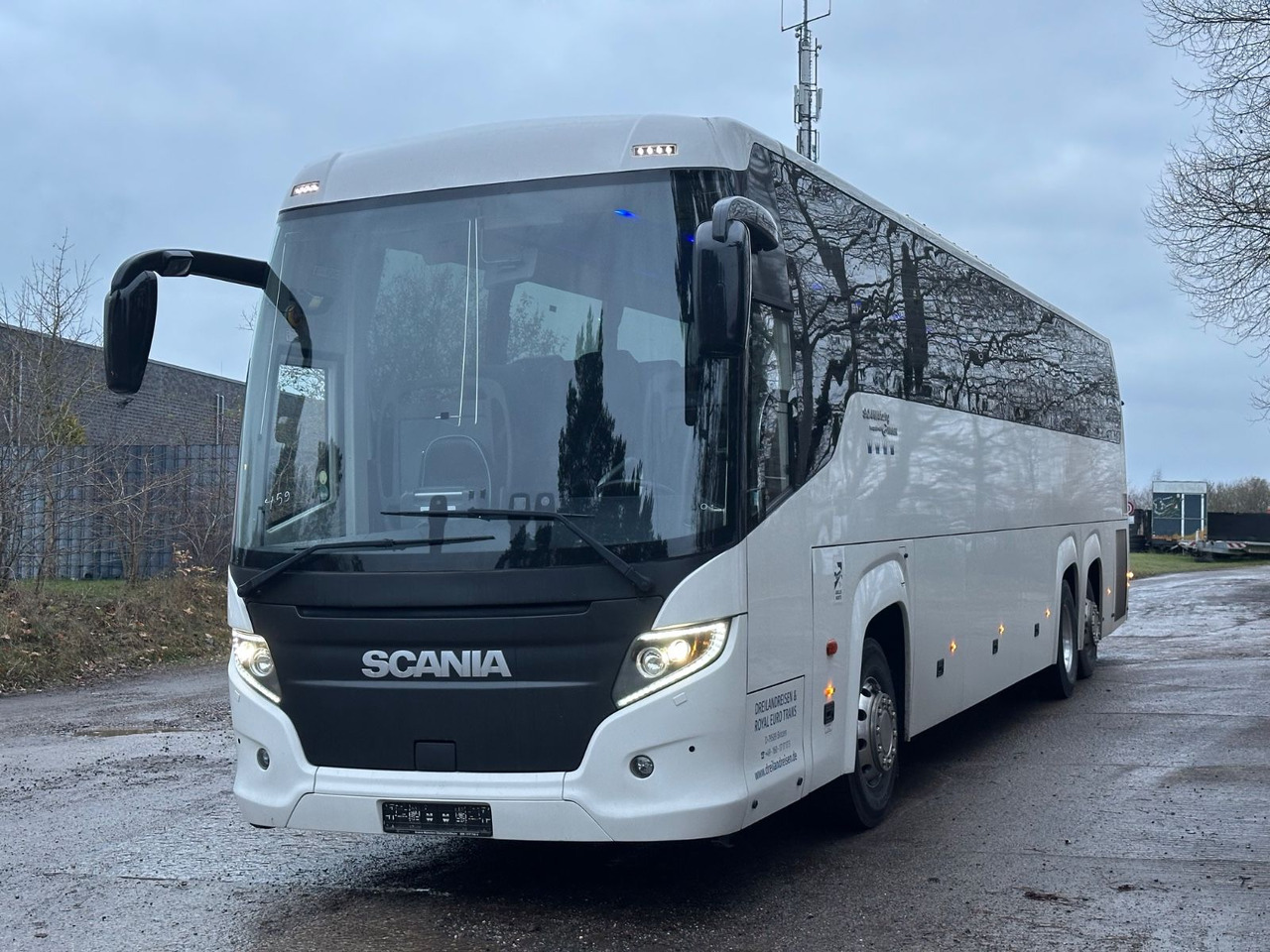 Scania Touring HD Higer 6X2 (86 tKm*59 Sitze) - Starppilsētu autobuss: foto 1 Scania Touring HD Higer 6X2 (86 tKm*59 Sitze) - Starppilsētu autobuss: foto 1