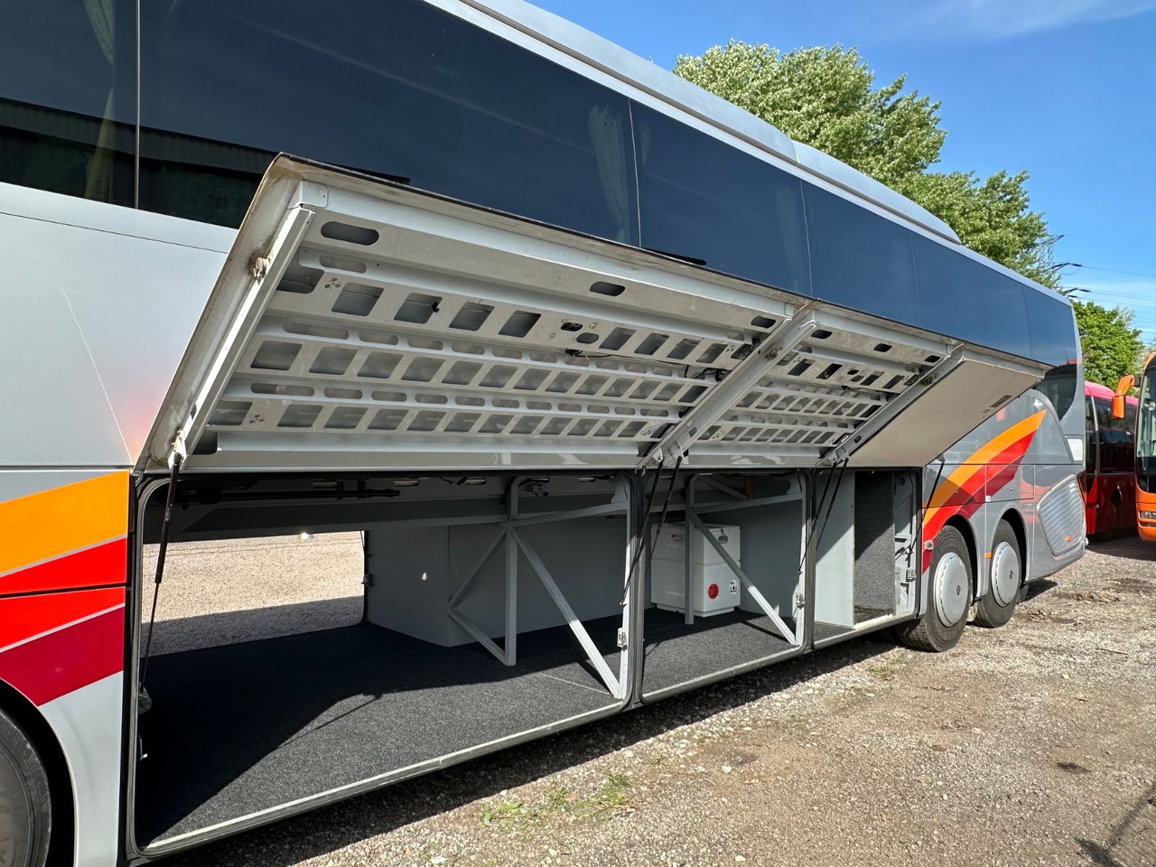 Setra S 517 HD (55 Sitze*Euro 6*TOP) - Starppilsētu autobuss: foto 4 Setra S 517 HD (55 Sitze*Euro 6*TOP) - Starppilsētu autobuss: foto 4