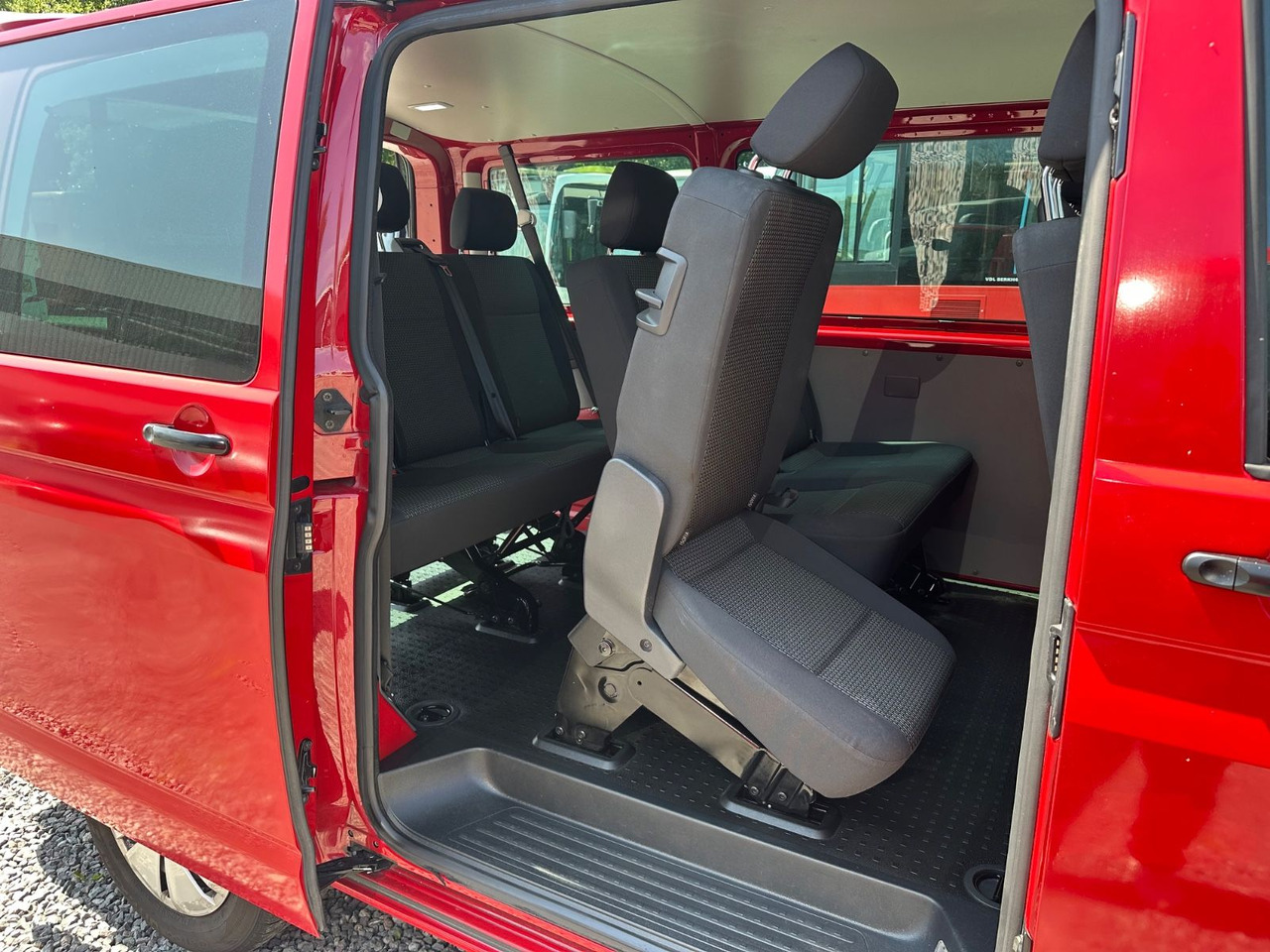 Volkswagen T6 Kombi (PDC Hi*ACC*StandHz*9 Sitzer*AC) - Pasažieru furgons: foto 5 Volkswagen T6 Kombi (PDC Hi*ACC*StandHz*9 Sitzer*AC) - Pasažieru furgons: foto 5