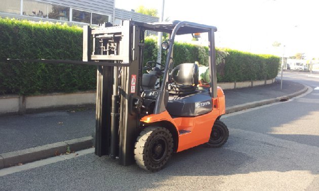 Toyota 7FGF20 - Gāzes iekrāvējs: foto 1 Toyota 7FGF20 - Gāzes iekrāvējs: foto 1